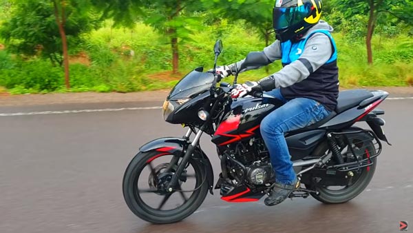 बजाज महंगी करने जा रही है पल्सर बाइक, 125 से 220 सीसी सभी के बढ़ेंगे दाम