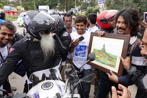 होंडा वीएफआर सुपरबाइक की सवारी कर सदगुरु बचाएंगे कावेरी नदी, 3,500 किलोमीटर की होगी यात्रा