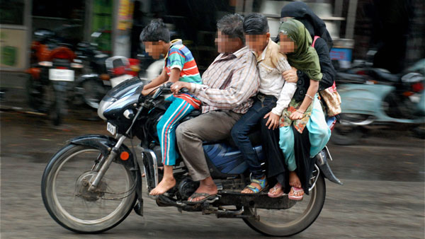 बाइक ट्रैफिक फाइन स्लिपर चप्पल पहनने पर 1000 रुपयें का जुर्माना