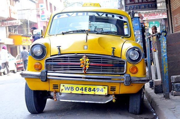पुराने कार का फिर से रजिस्ट्रेशन कराना पड़ेगा महंगा, सरकार 25 गुना बढ़ा सकती है कीमत