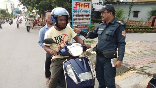 बुलेट सवार पर हुआ 35,000 रुपयें का जुर्माना, साइलेंसर से निकल रही थी पटाखे जैसी तेज आवाज