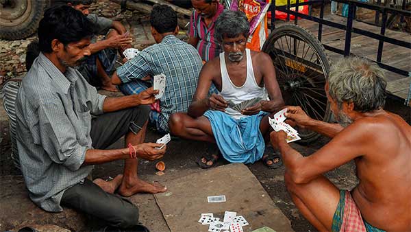 न्यू मोटर व्हीकल एक्ट 2019: ट्रैफिक फाइन ट्रक ड्राइवर लुंगी बनियान पहनना मना उत्तरप्रदेश जुर्माना 2000 रुपयें