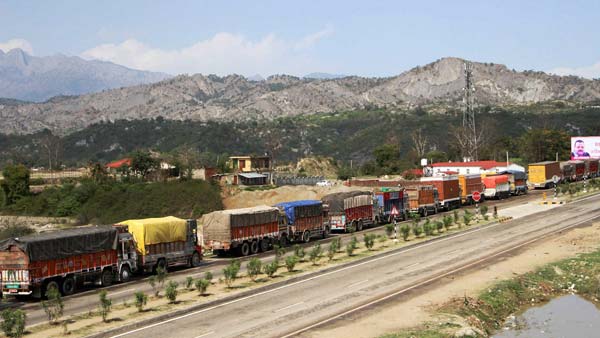 न्यू मोटर व्हीकल एक्ट 2019: ट्रैफिक फाइन ट्रक ड्राइवर लुंगी बनियान पहनना मना उत्तरप्रदेश जुर्माना 2000 रुपयें