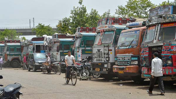 न्यू मोटर व्हीकल एक्ट 2019: ट्रैफिक फाइन ट्रक ड्राइवर लुंगी बनियान पहनना मना उत्तरप्रदेश जुर्माना 2000 रुपयें