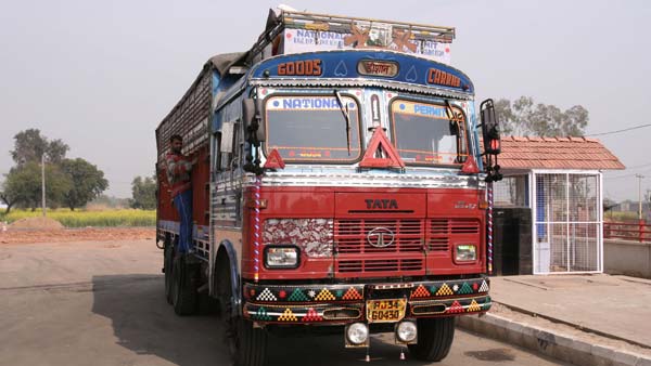 सबसे ज्यादा ट्रैफिक जुर्माना ओडिशा ट्रक ड्राइवर 86500 रुपयें फाइन न्यू मोटर व्हीकल एक्ट 2019