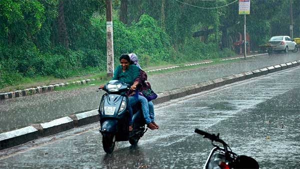 चेन्नई आरटीओ ने जींस और कैपरी पहनकर ड्राइविंग टेस्ट देने आई महिलाओं को रोका, जबरन थोप रहे ड्रेस कोड
