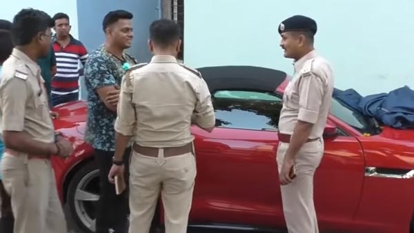 2.5 करोड़ की जगुआर को पुलिस ने किया जब्त, बिना नंबर प्लेट के चल रही थी कार
