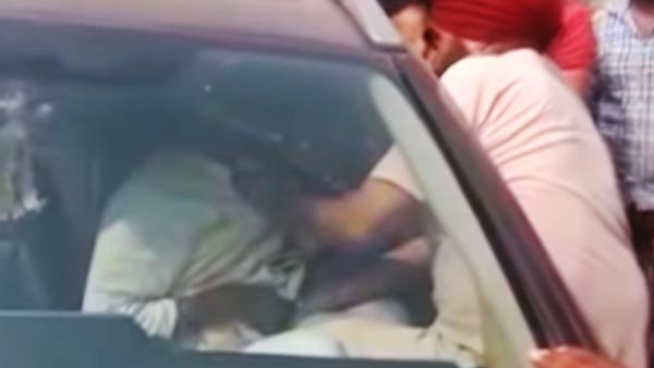 उत्तरप्रदेश बीजेपी नेता ट्रैफिक हटाने लहरायी बंदूक लोगों ने पीटकर किया बुरा हाल