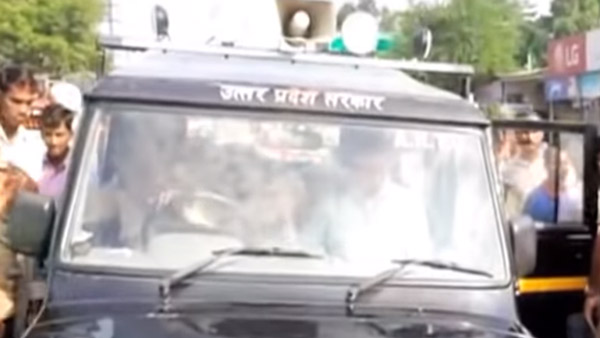 लोगों के विरोध पर एआरटीओ अधिकारी का कटा चालान, कर रहे थे बिना सीट बेल्ट के ड्यूटी