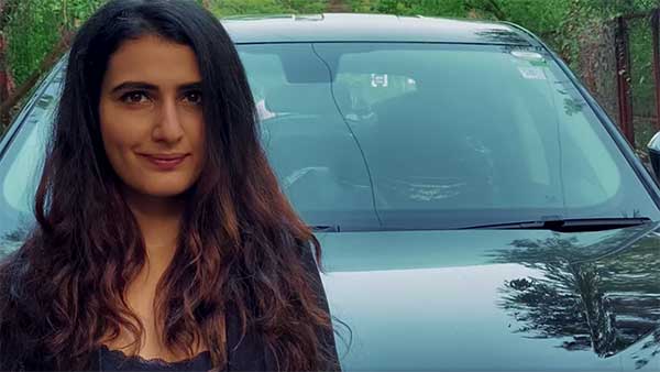 टाटा हैरियर डार्क एडिशन के साथ दिखीं दंगल गर्ल फातिमा सना शेख, देखें वीडियो