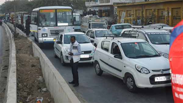 चंडीगढ़ में 35 प्रतिशत कम कटे चालान, संशोधित एक्ट के बाद आई है ट्रैफिक वायलेशन में कमी