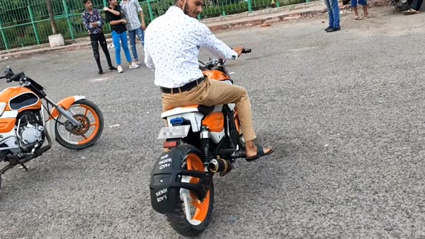 ऐसे किया 2 लाख में हीरो स्प्लेंडर बाइक को मॉडिफाई, पता लगाना हुआ मुश्किल