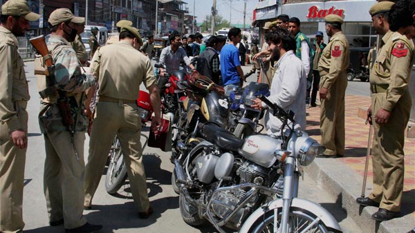 चेकिंग के दौरान वाहन चालकों पर ट्रैफिक पुलिस नहीं चला सकती लाठी- केरल हाईकोर्ट