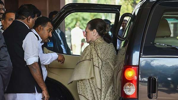 केंद्र सरकार ने घटाई गांधी परिवार की सुरक्षा, अब नहीं मिलेगी जेड प्लस सिक्योरिटी