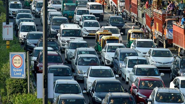 केंद्र सरकार लाएगी कबाड़ नीति, 15 साल से ज्यादा पुराने वाहन होंगे प्रतिबंधित