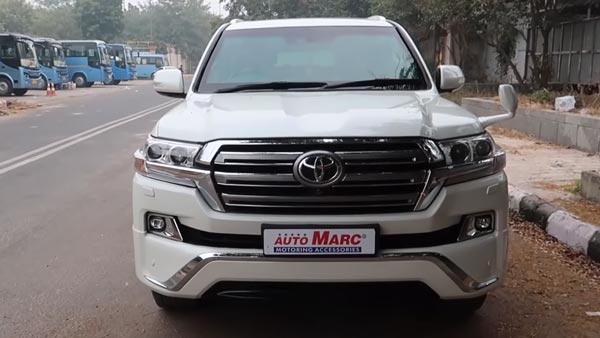 यह टोयोटा लैंड क्रूजर एसयूवी झेल सकता है आईईडी ब्लास्ट, देखें इस बुलेटप्रूफ कार का वीडियो