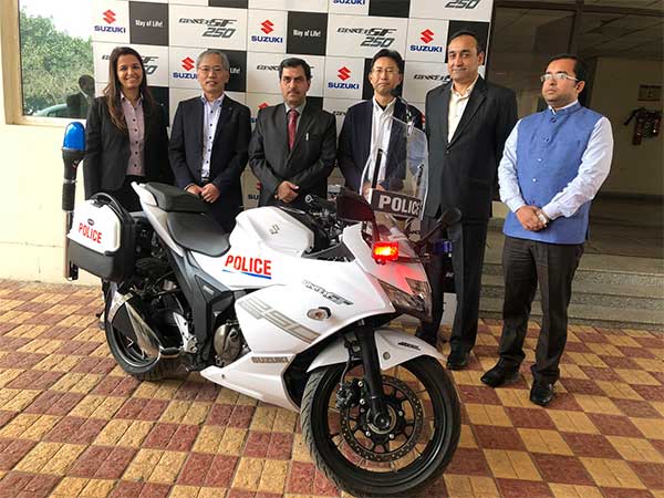 गुरुग्राम पुलिस बाइक10 सुजुकी जिक्सर एसएफ 250 फोटो