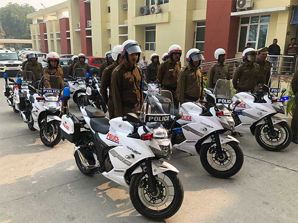 गुरुग्राम पुलिस बाइक10 सुजुकी जिक्सर एसएफ 250 फोटो