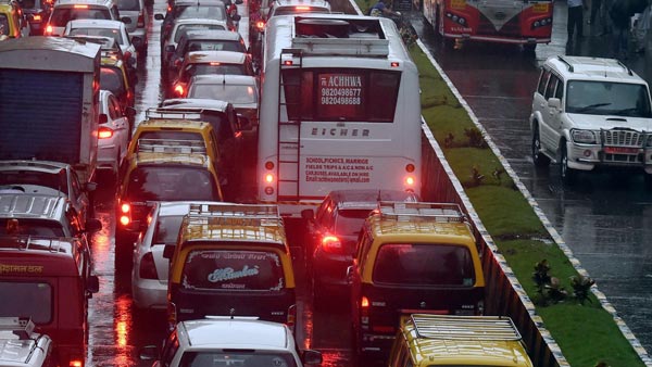 मुंबई में 293 पुराने वाहनों को सड़क से हटाया गया, जाने क्या है वजह