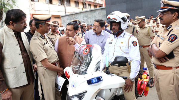 गुरुग्राम पुलिस बाइक10 सुजुकी जिक्सर एसएफ 250 फोटो