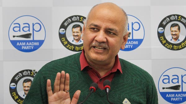 मनीष सिसोदिया का कटा चालान, बिना हेलमेट चला रहे थे बाइक