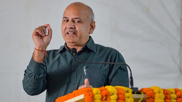 मनीष सिसोदिया का कटा चालान, बिना हेलमेट चला रहे थे बाइक