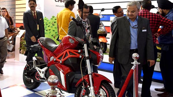 ओकिनावा ऑटो एक्सपो 2020 में पेश करेगी ई-मैक्सी स्कूटर, टीजर आया सामने