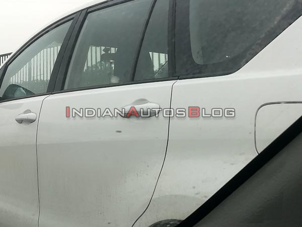 टोयोटा इनोवा क्रिस्टा सीएनजी टेस्टिंग के दौरान आई नजर, देखें तस्वीरें