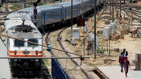 ट्रेन का इंजन या हवाई जहाज का इंजन, कौन होता है ज्यादा ताकतवर