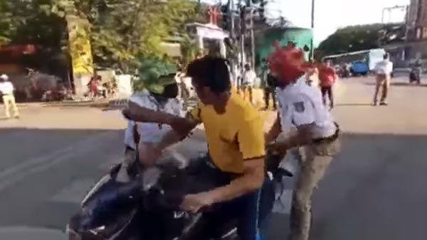 कोरोना का कहरः लॉकडाउन का पालन न करने वालों के लिए बैंगलुरू पुलिस बनी कोरोना वायरस, देखें वीडियो