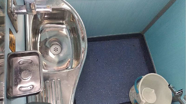 कोरोना महामारी: ट्रेन के कोच को बनाया मरीजों के लिए आइसोलेशन वार्ड