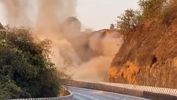 मंबई-पुणे हाई-वे पर 190 साल पुराने अम्रुतांजन ब्रिज को विस्फोटकों से गिराया, देखें वीडियो