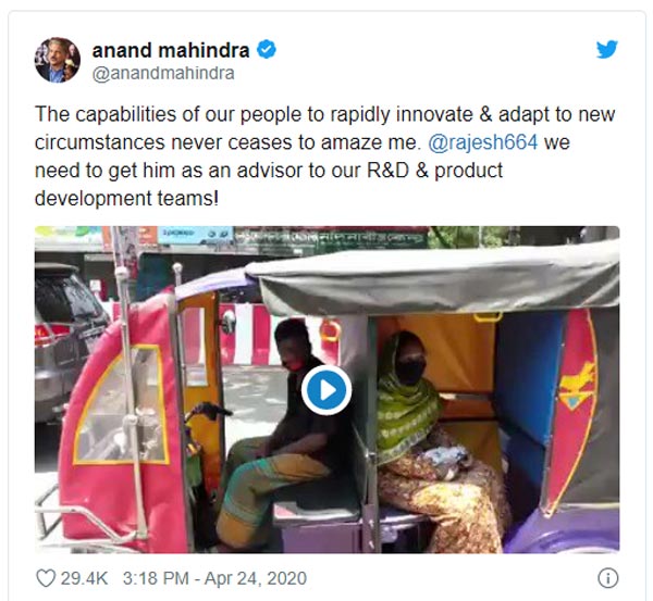 ई-रिक्शा चालक ने निकाला शोसल डिस्टेंसिंग का सामाधान, आनंद महिंद्रा ने शेयर किया वीडियो