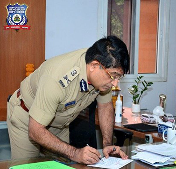 बैंगलोर पुलिस लॉकडाउन मरीज को दवाई पहुंचाने किया 800 किलोमीटर का सफ़र जानकारी