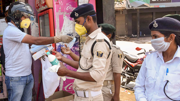 24 साल का यह लड़का साइकिल से 1,800 किमी का सफर तय कर पहुंचा अपने घर