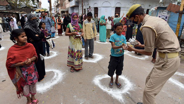 24 साल का यह लड़का साइकिल से 1,800 किमी का सफर तय कर पहुंचा अपने घर