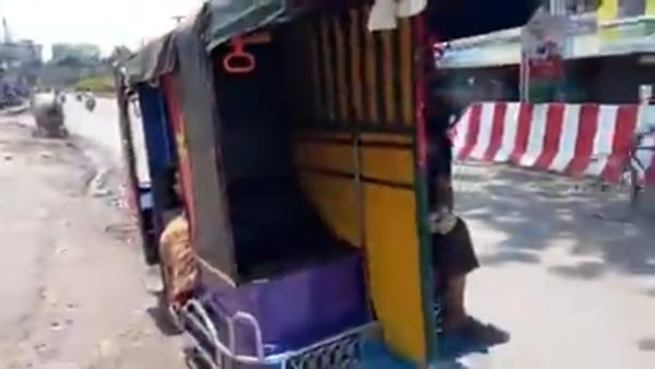 ई-रिक्शा चालक ने निकाला शोसल डिस्टेंसिंग का सामाधान, आनंद महिंद्रा ने शेयर किया वीडियो