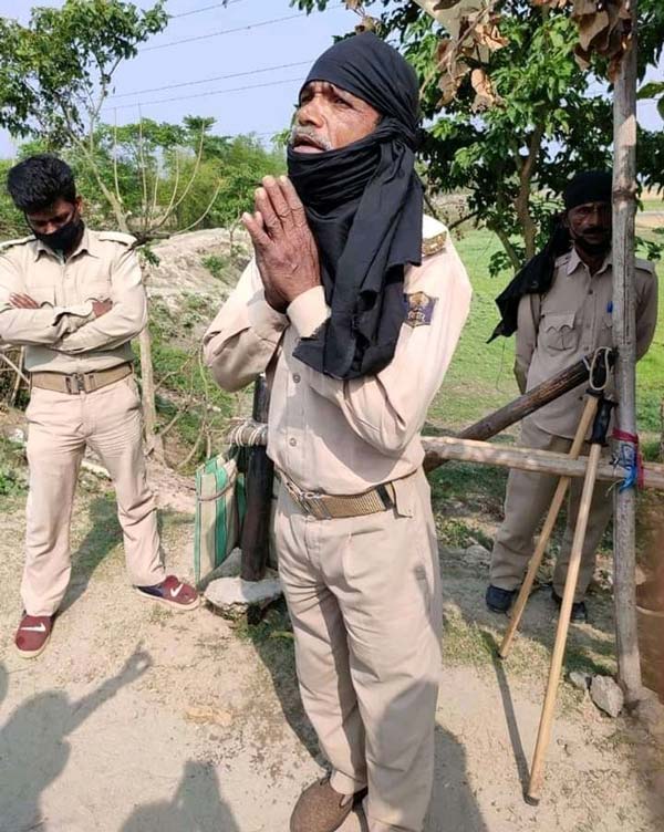 अफसर ने ड्यूटी पर लगे होम गार्ड का किया अपमान, पास मांगने पर करवाई उठक बैठक, देखें वीडियो