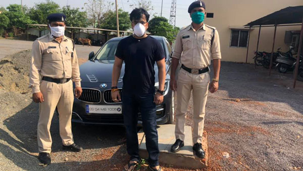 लॉकडाउन: रायपुर बीएमडब्ल्यू कार लॉकडाउन उल्लंघन जानकारी