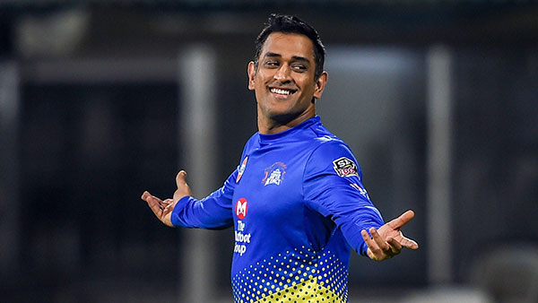 बेटी जीवा के साथ बाइक पर सैर करते दिखे एमएस धोनी, पत्नी साक्षी ने शेयर किया वीडियो