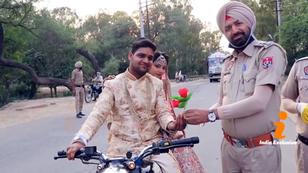 रॉयल एनफील्ड बाइक पर सवार होकर जा रहा था नवविवाहित जोड़ा, पुलिस ने रोका, जानें फिर क्या हुआ...