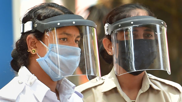 केरल महिला पुलिस लॉकडाउन रॉयल एनफील्ड जानकारी