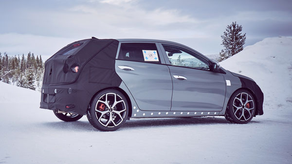 Hyundai i20N Teaser: हुंडई ने आई20एन का टीजर किया जारी, बर्फ में दिखा रही ताकत