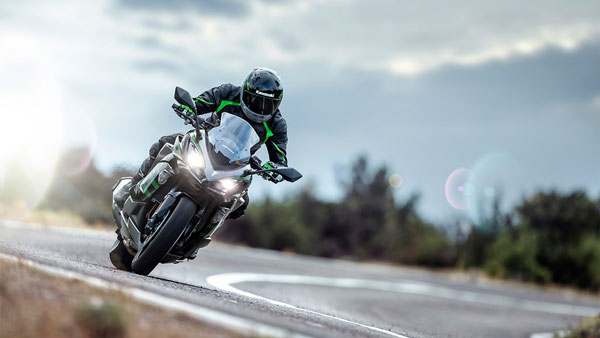 Kawasaki Ninja 1000SX BS6 Launched: कावासाकी निंजा 1000एसएक्स बीएस6 भारत लॉन्च कीमत 10.79 लाख रुपये