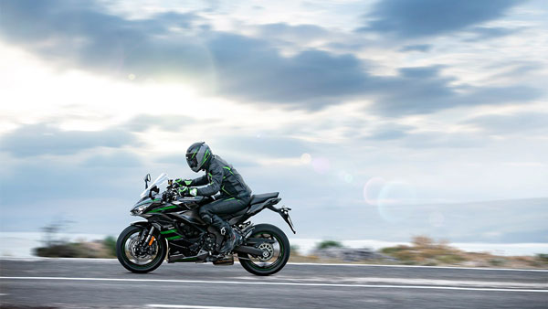 Kawasaki Ninja 1000SX BS6 Launched: कावासाकी निंजा 1000एसएक्स बीएस6 भारत लॉन्च कीमत 10.79 लाख रुपये