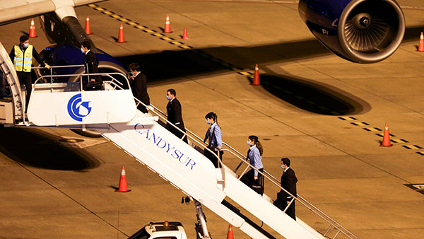 Quarantine Rules For Domestic Flight Passengers: अब हवाई सफर करने वालों को नहीं रहना होगा क्वारंटाइन