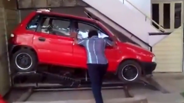 Unique Car Parking Technique: आनंद महिंद्रा पार्किंग जुगाड़ तकनीक