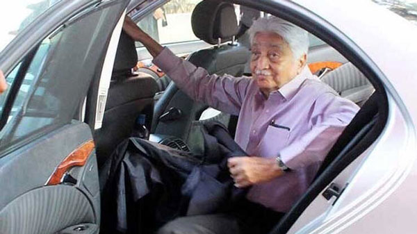 Business Giants And Their Humble Cars: रतन टाटा से आनंद महिंद्रा, इन उद्योगपतियों के पास हैं ये साधारण कारें