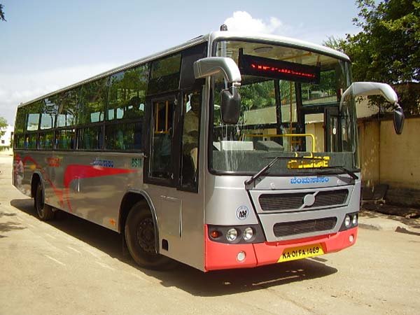 Public Transport Resumes In Maharashtra: महाराष्ट्र के ग्रीन जोन इलाकों में बस सेवाएं हुई शुरु