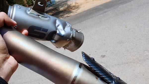 Kawasaki Ninja’s Aftermarket Exhaust Crushed: पुलिस ने नष्ट किया 1 लाख रुपये का आफ्टर मार्केट एग्जॉस्ट